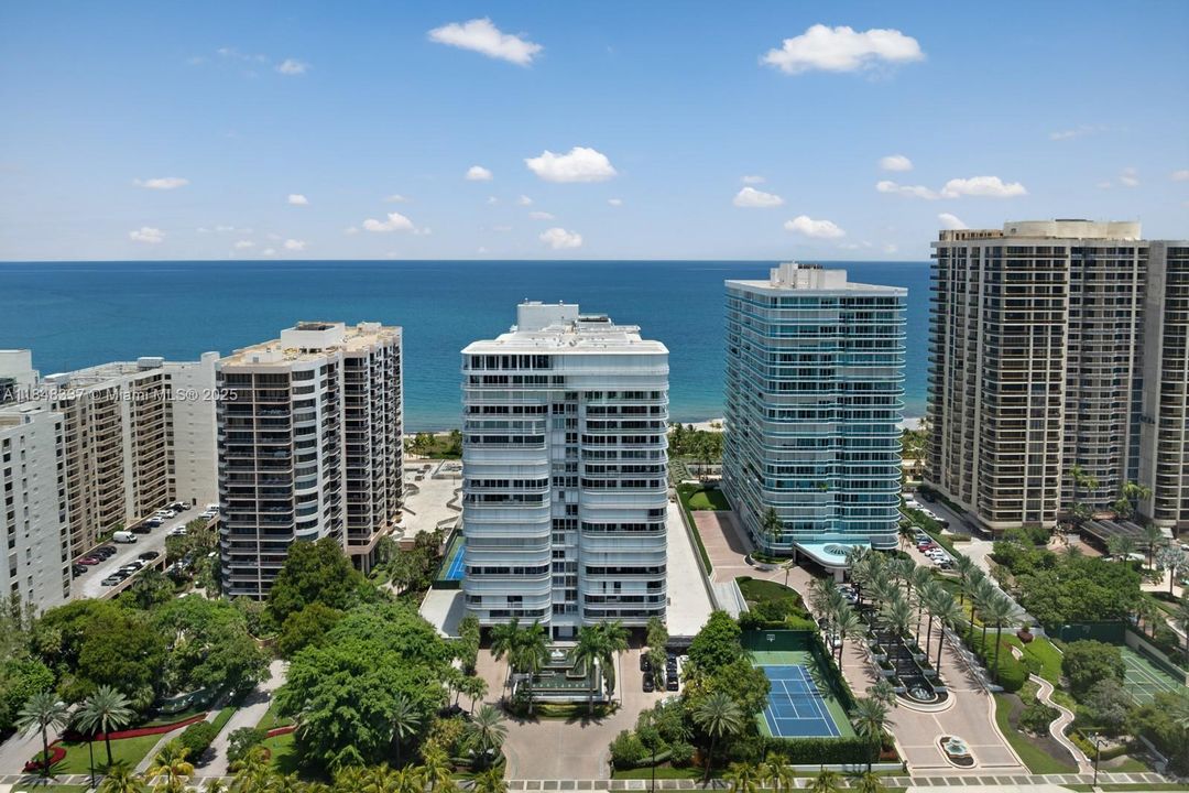 На продажу: $4,950,000 (3 спален, 2 ванн, 3300 Квадратных фут)