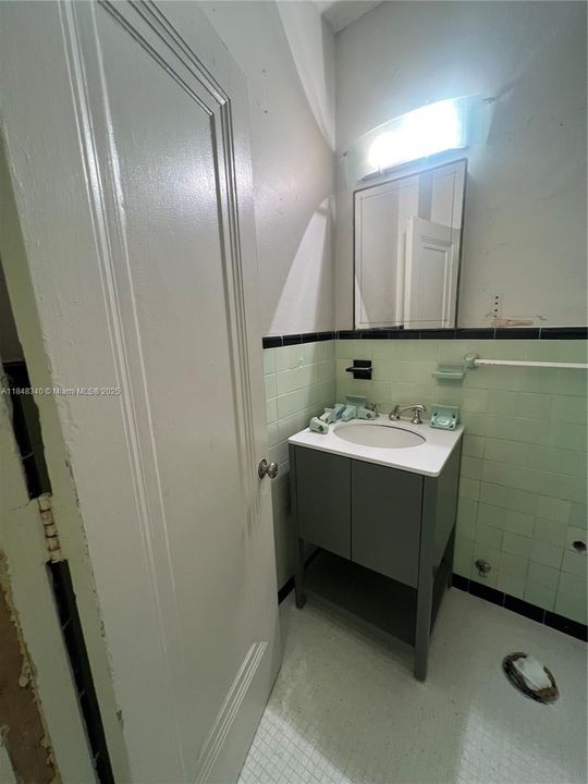 待售: $465,000 (0 贝兹, 1 浴室, 536 平方英尺)