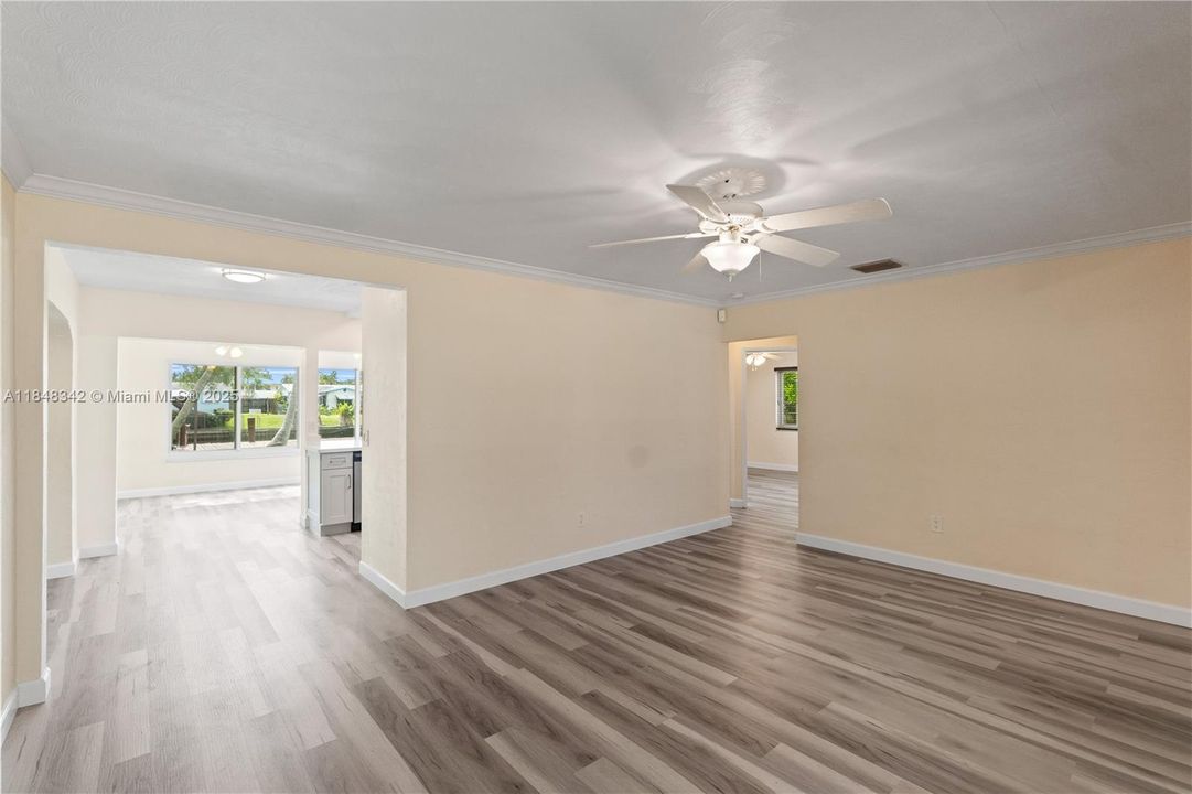 Vendido Recientemente: $920,000 (3 camas, 2 baños, 2094 Pies cuadrados)