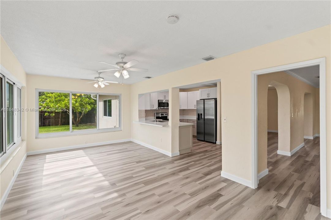 Vendido Recientemente: $920,000 (3 camas, 2 baños, 2094 Pies cuadrados)