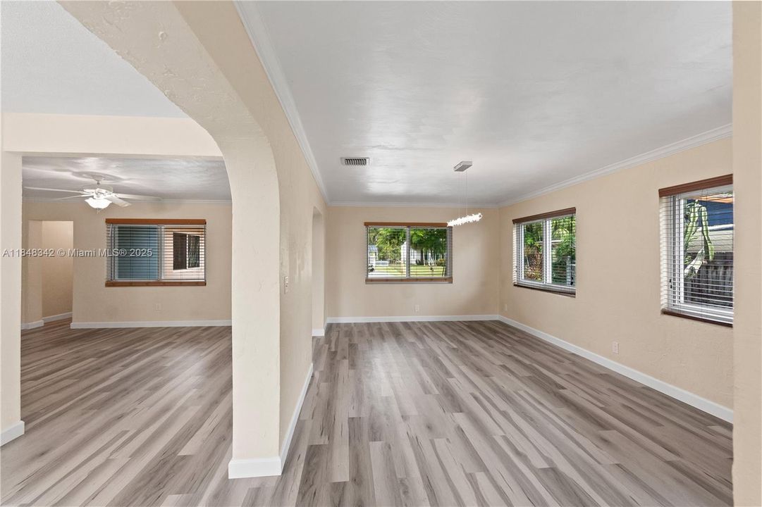 Vendido Recientemente: $920,000 (3 camas, 2 baños, 2094 Pies cuadrados)