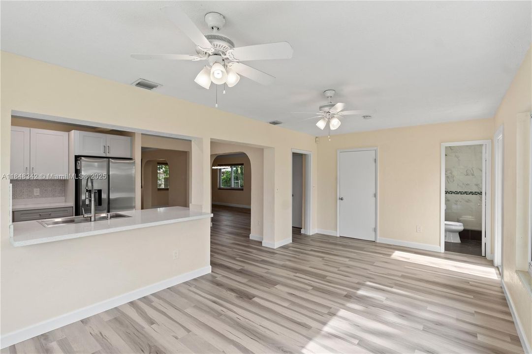 Vendido Recientemente: $920,000 (3 camas, 2 baños, 2094 Pies cuadrados)