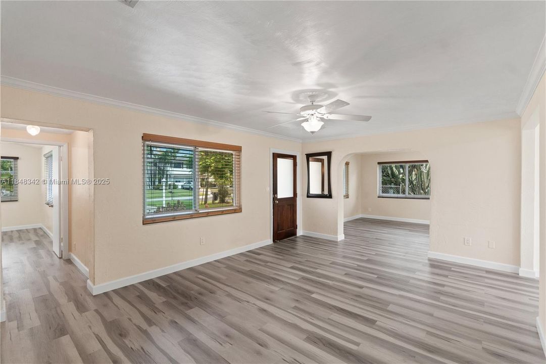 Vendido Recientemente: $920,000 (3 camas, 2 baños, 2094 Pies cuadrados)