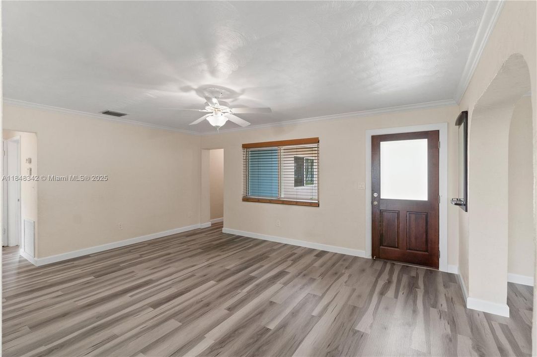 Vendido Recientemente: $920,000 (3 camas, 2 baños, 2094 Pies cuadrados)