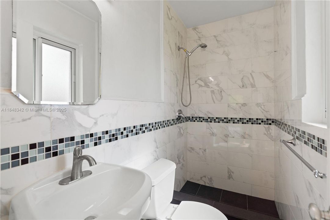 Vendido Recientemente: $920,000 (3 camas, 2 baños, 2094 Pies cuadrados)