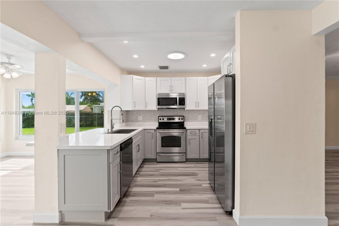 Vendido Recientemente: $920,000 (3 camas, 2 baños, 2094 Pies cuadrados)