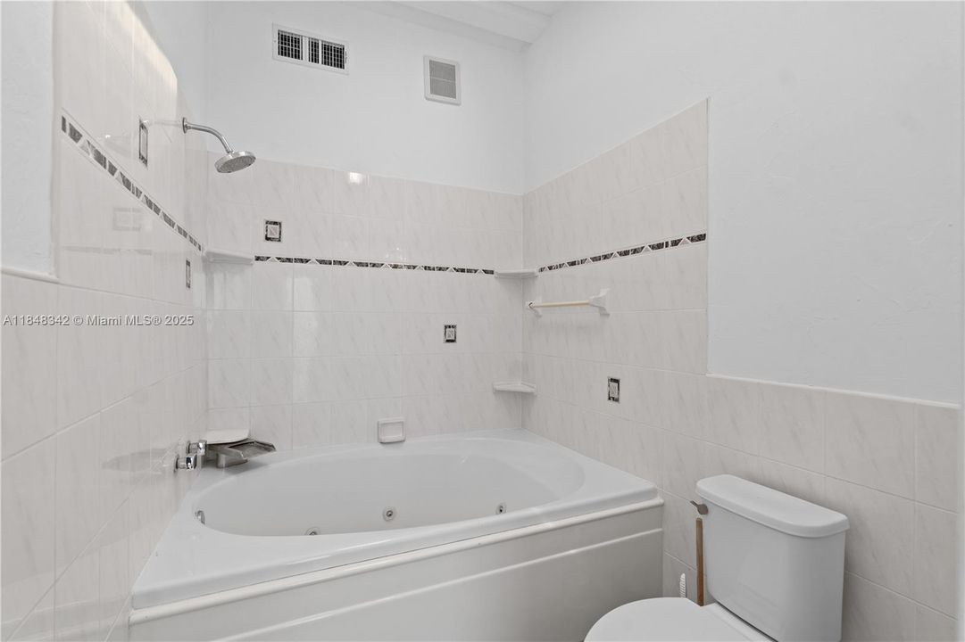 Vendido Recientemente: $920,000 (3 camas, 2 baños, 2094 Pies cuadrados)