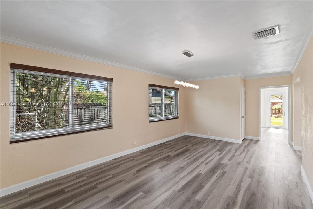 Vendido Recientemente: $920,000 (3 camas, 2 baños, 2094 Pies cuadrados)