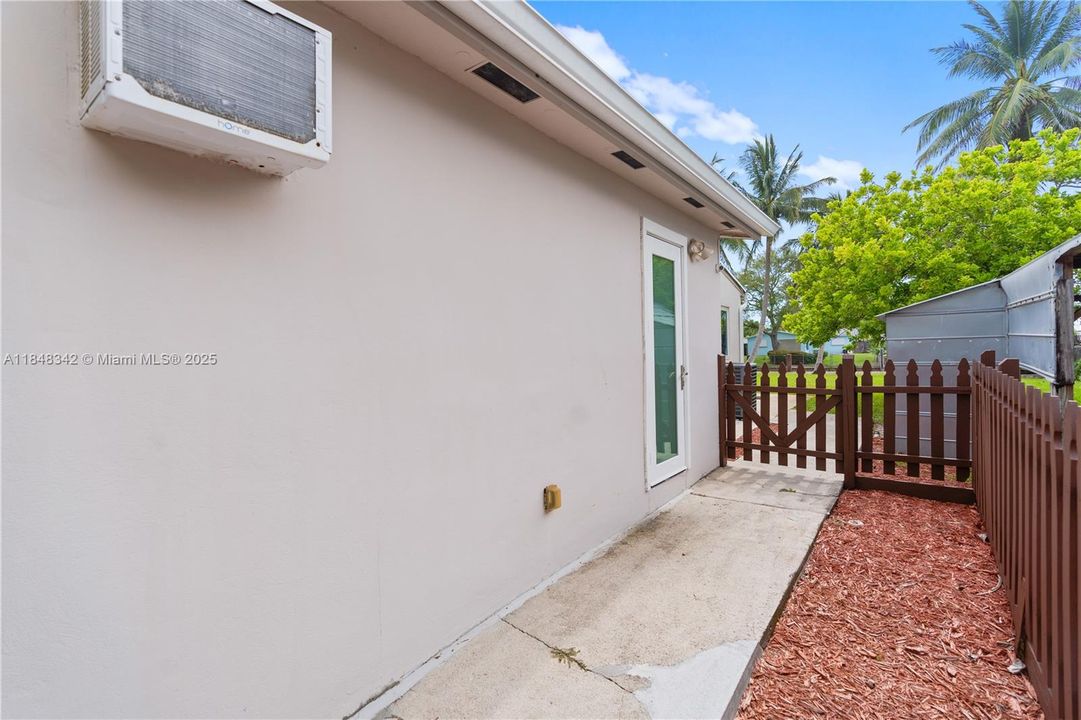 Vendido Recientemente: $920,000 (3 camas, 2 baños, 2094 Pies cuadrados)