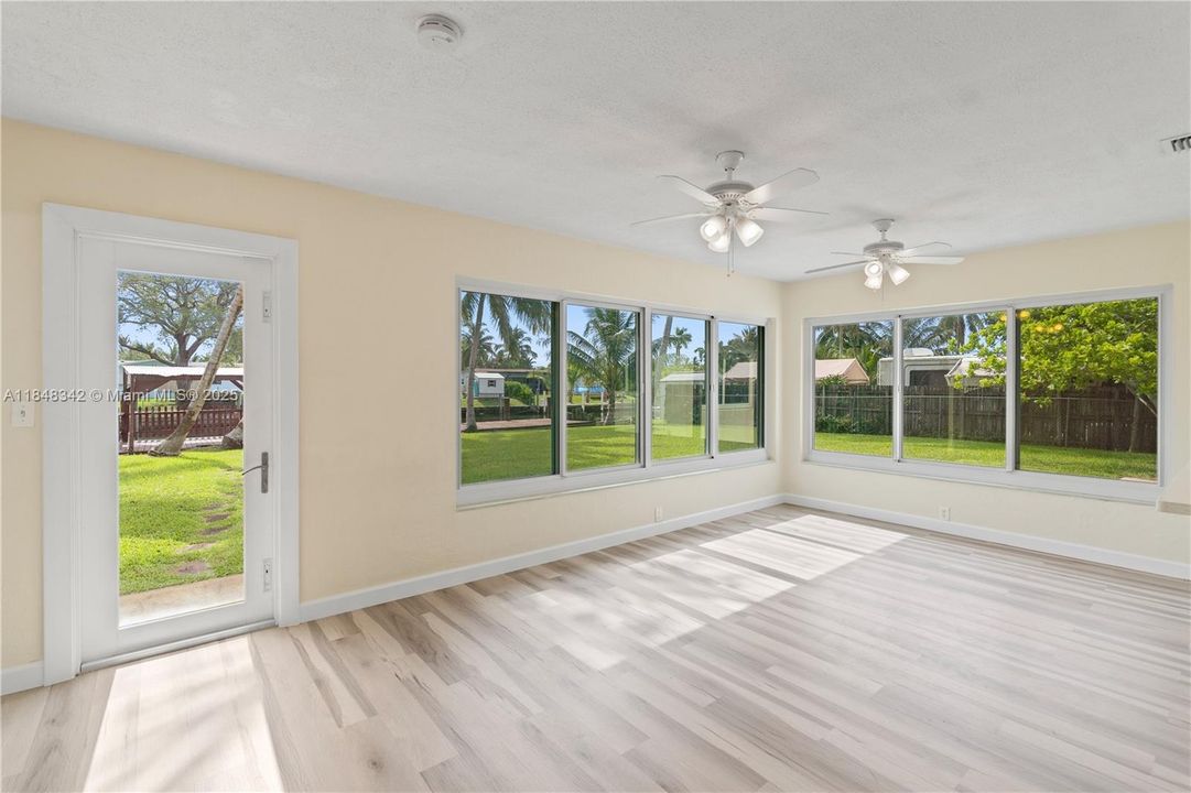 Vendido Recientemente: $920,000 (3 camas, 2 baños, 2094 Pies cuadrados)