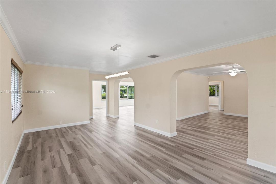 Vendido Recientemente: $920,000 (3 camas, 2 baños, 2094 Pies cuadrados)