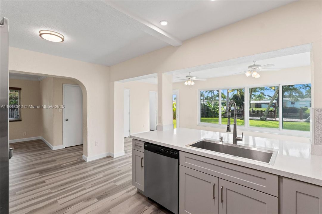 Vendido Recientemente: $920,000 (3 camas, 2 baños, 2094 Pies cuadrados)