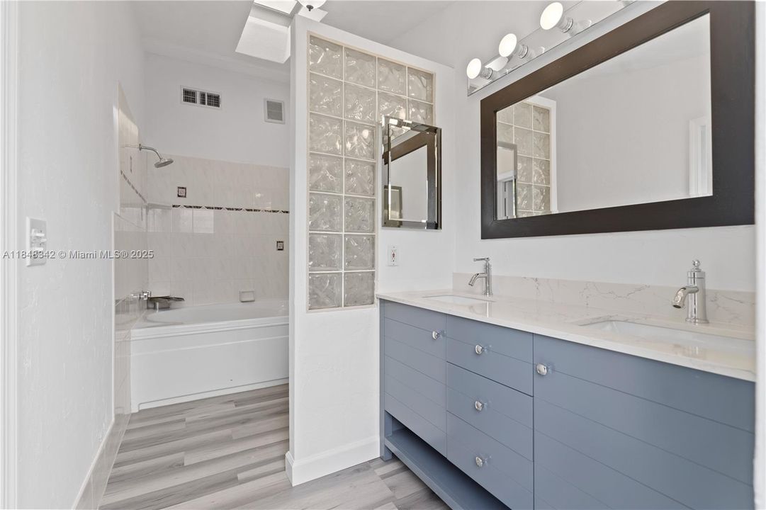 Vendido Recientemente: $920,000 (3 camas, 2 baños, 2094 Pies cuadrados)