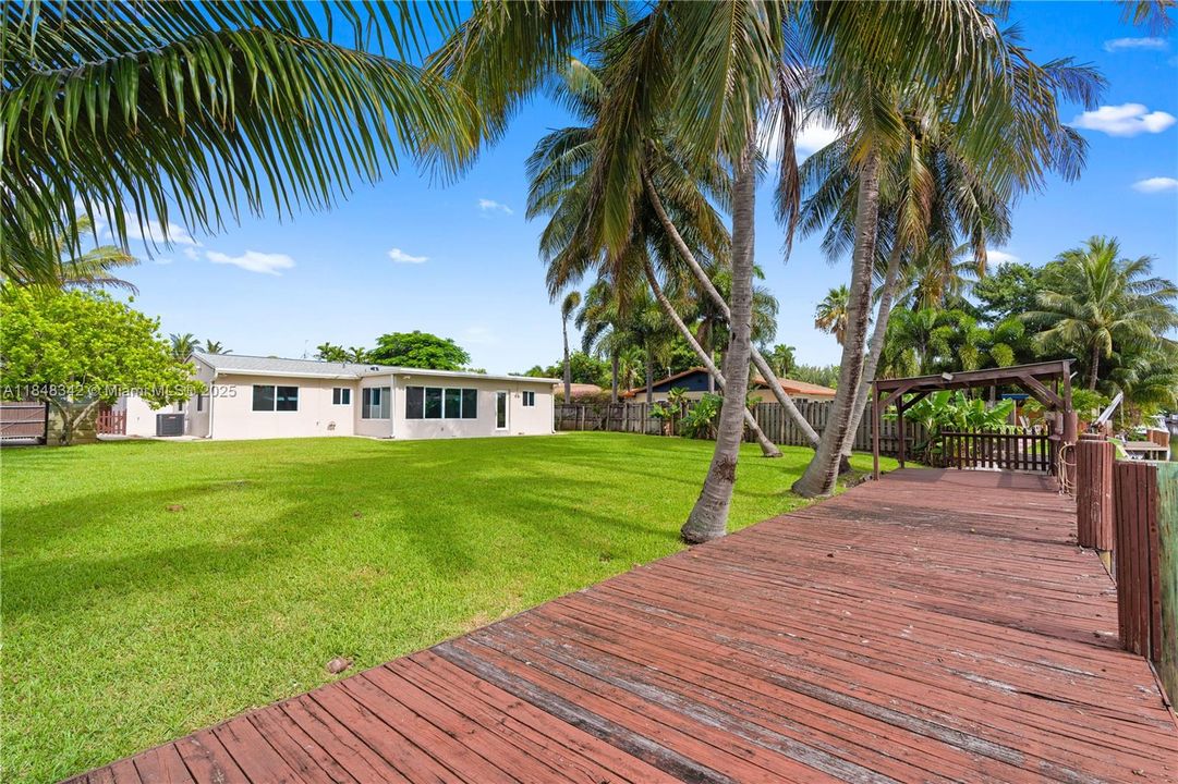 Vendido Recientemente: $920,000 (3 camas, 2 baños, 2094 Pies cuadrados)