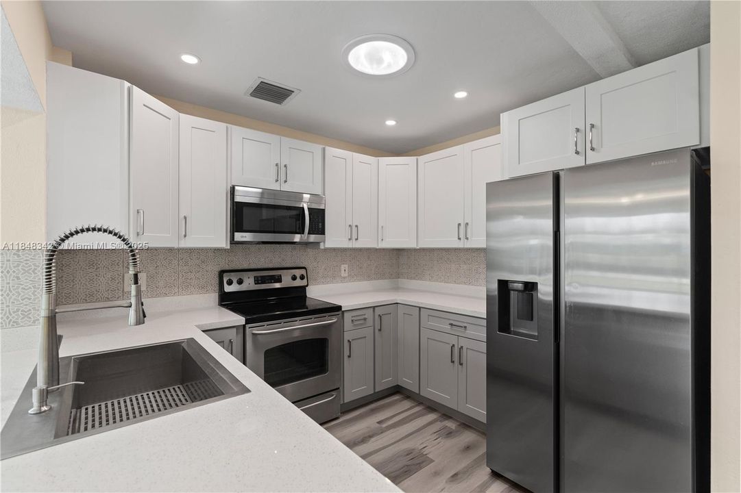 Vendido Recientemente: $920,000 (3 camas, 2 baños, 2094 Pies cuadrados)