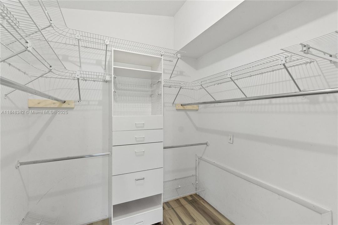 Vendido Recientemente: $920,000 (3 camas, 2 baños, 2094 Pies cuadrados)