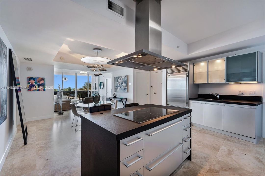 For Sale: $1,395,000 (2 beds, 2 baths, 1643 Square Feet)