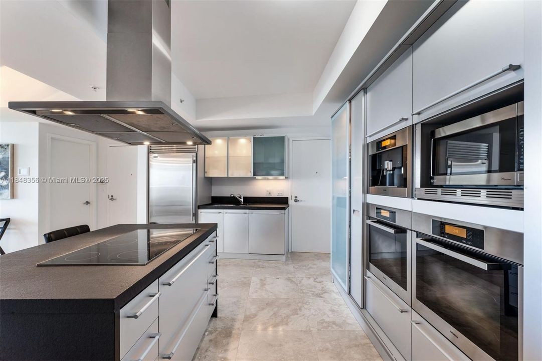 For Sale: $1,395,000 (2 beds, 2 baths, 1643 Square Feet)