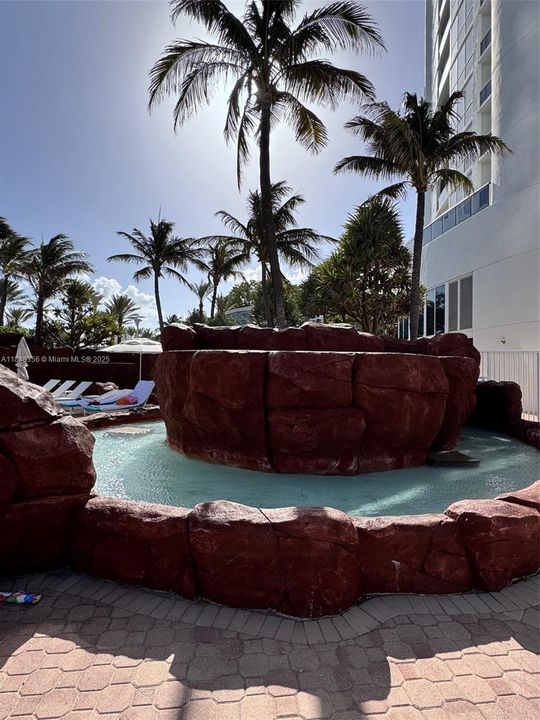 For Sale: $1,395,000 (2 beds, 2 baths, 1643 Square Feet)