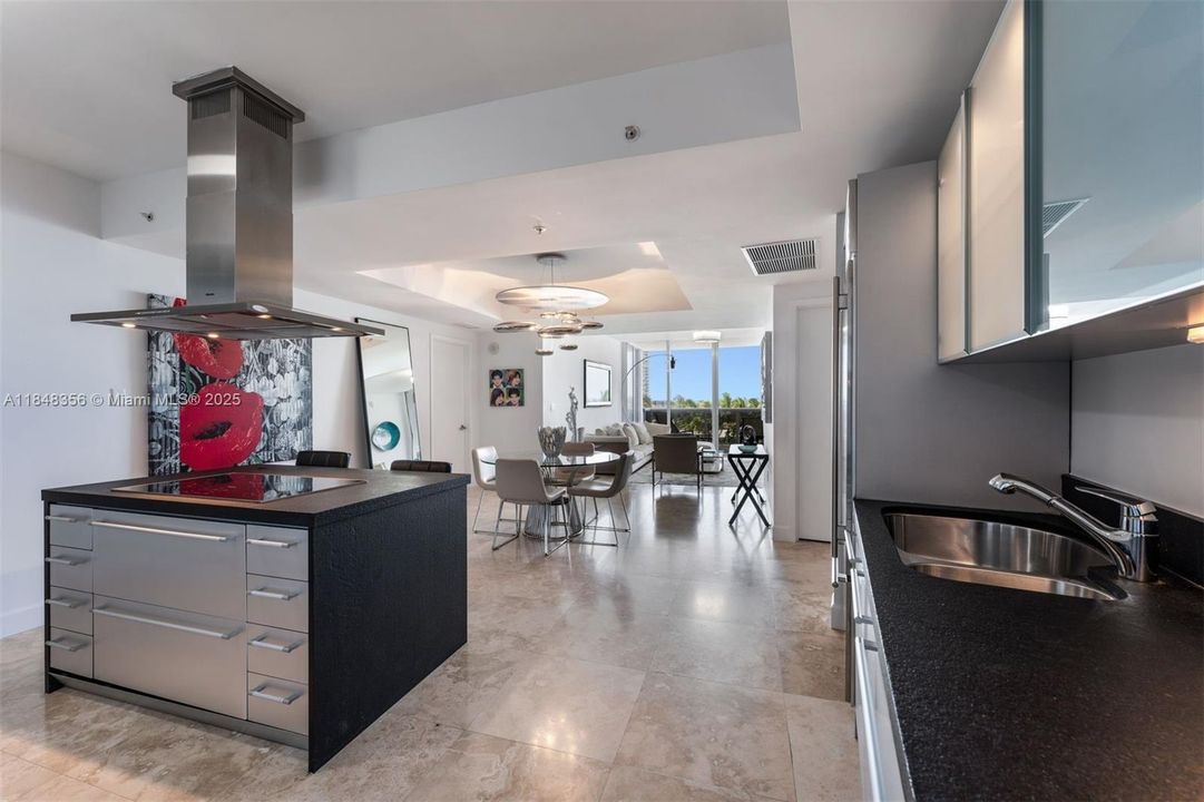 For Sale: $1,395,000 (2 beds, 2 baths, 1643 Square Feet)