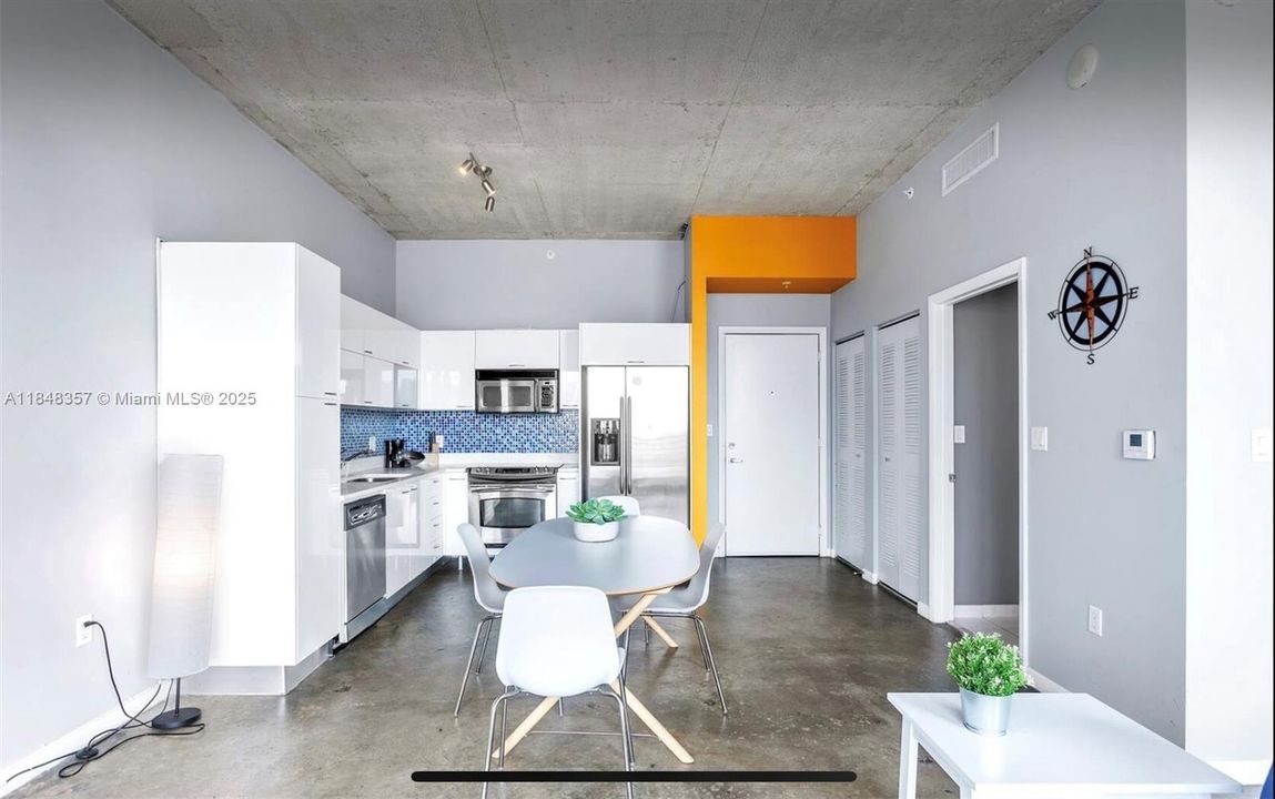 待售: $319,000 (1 贝兹, 1 浴室, 651 平方英尺)