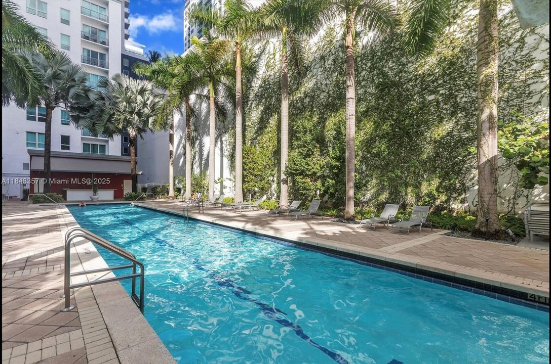 待售: $319,000 (1 贝兹, 1 浴室, 651 平方英尺)