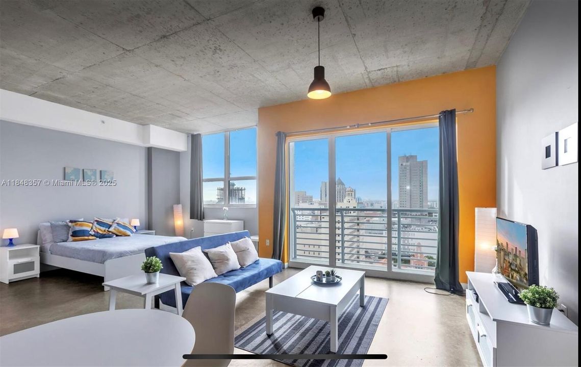 待售: $319,000 (1 贝兹, 1 浴室, 651 平方英尺)