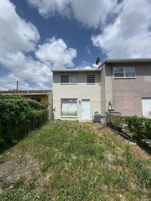 最近售出: $199,900 (2 贝兹, 1 浴室, 918 平方英尺)