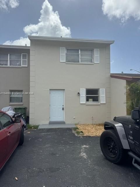 最近售出: $199,900 (2 贝兹, 1 浴室, 918 平方英尺)