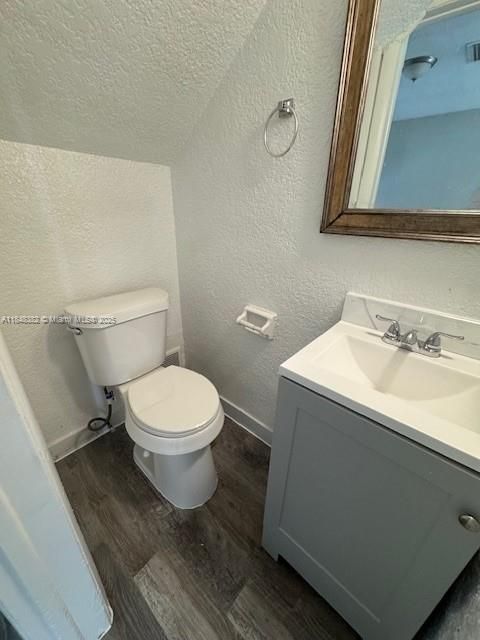 最近售出: $199,900 (2 贝兹, 1 浴室, 918 平方英尺)