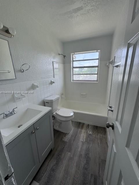 最近售出: $199,900 (2 贝兹, 1 浴室, 918 平方英尺)