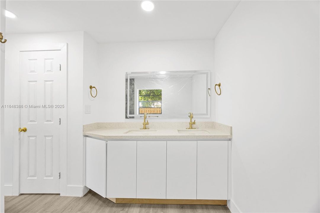 Active With Contract: $550,000 (3 beds, 2 baths, 1442 Square Feet)