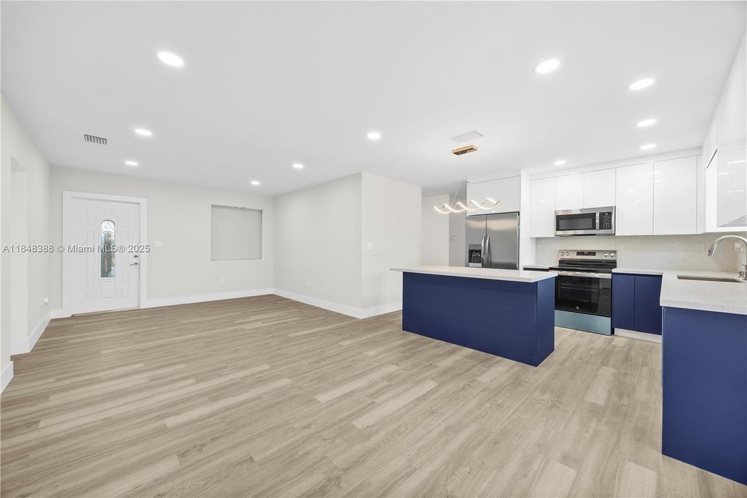 Active With Contract: $550,000 (3 beds, 2 baths, 1442 Square Feet)