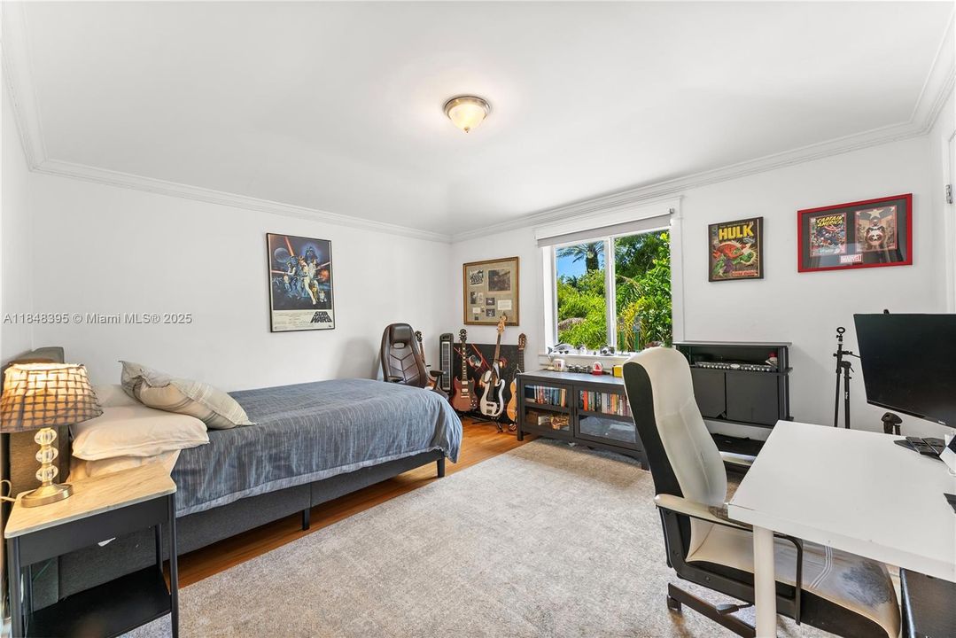 For Sale: $2,650,000 (5 beds, 4 baths, 2962 Square Feet)