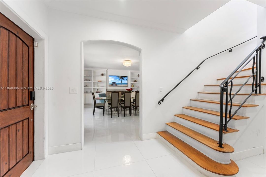 For Sale: $2,650,000 (5 beds, 4 baths, 2962 Square Feet)