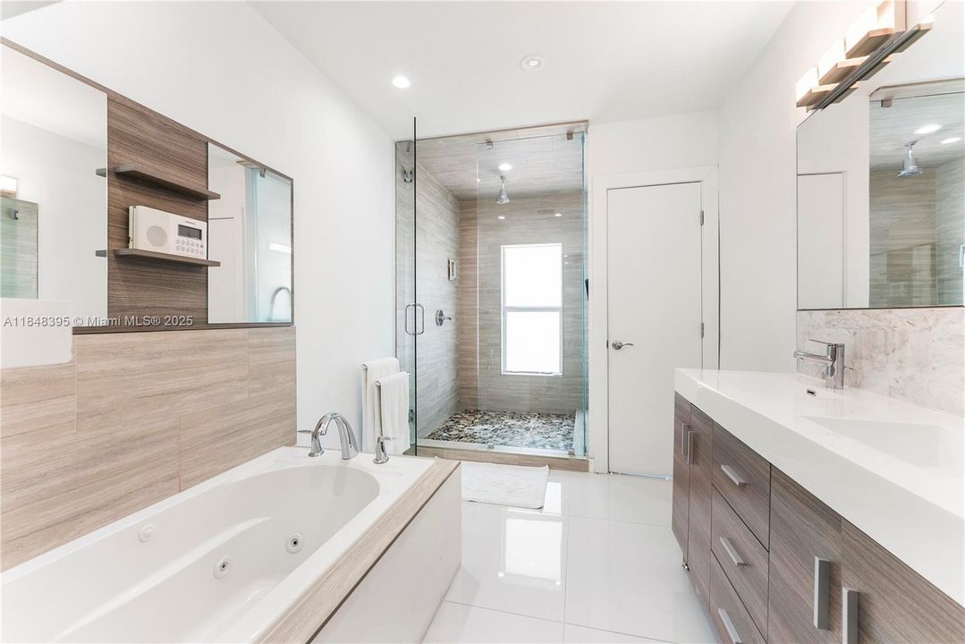 For Sale: $2,650,000 (5 beds, 4 baths, 2962 Square Feet)