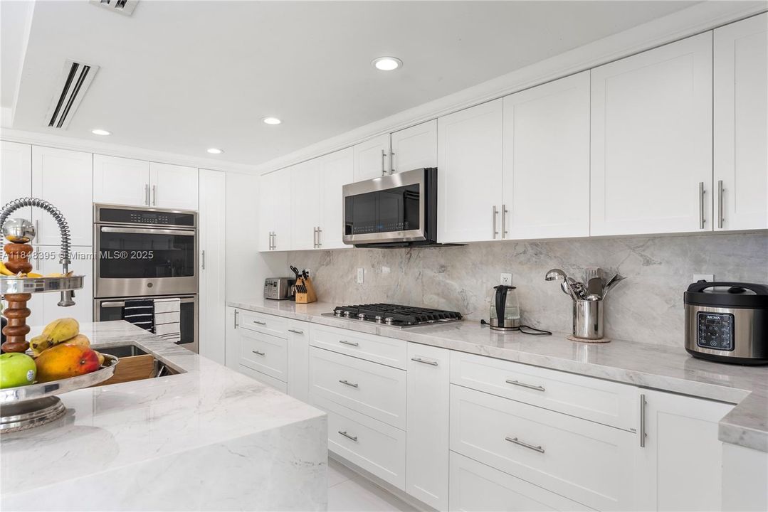 For Sale: $2,650,000 (5 beds, 4 baths, 2962 Square Feet)