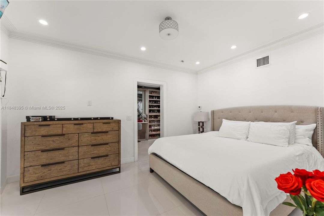 For Sale: $2,650,000 (5 beds, 4 baths, 2962 Square Feet)