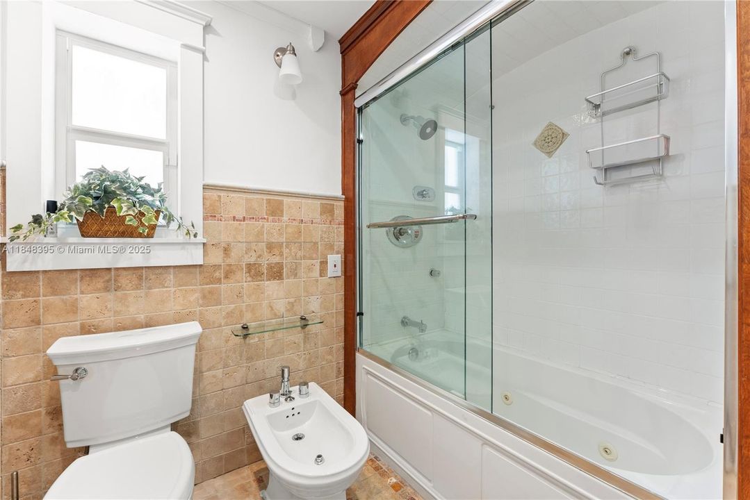 For Sale: $2,650,000 (5 beds, 4 baths, 2962 Square Feet)