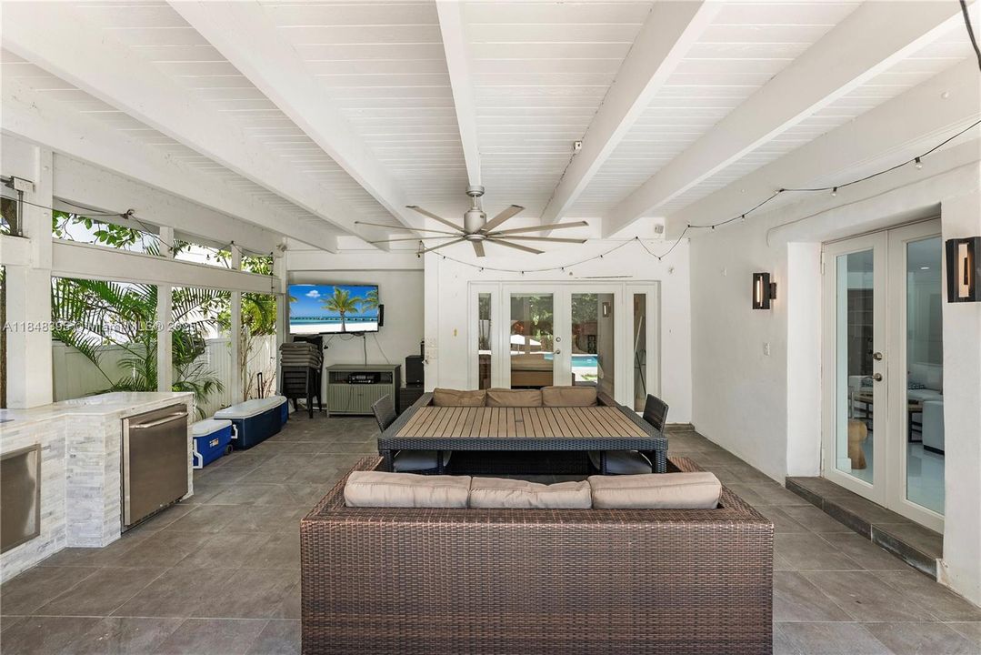 For Sale: $2,650,000 (5 beds, 4 baths, 2962 Square Feet)