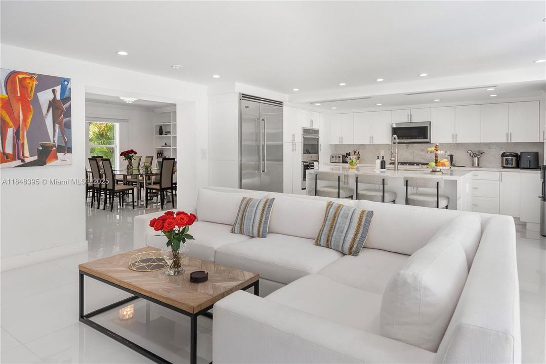 For Sale: $2,650,000 (5 beds, 4 baths, 2962 Square Feet)