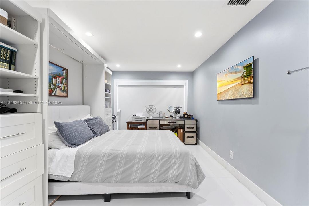 For Sale: $2,650,000 (5 beds, 4 baths, 2962 Square Feet)