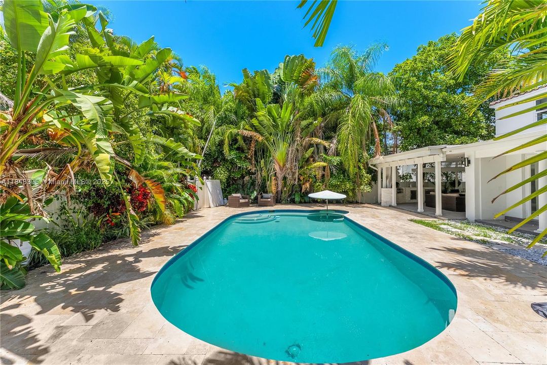 For Sale: $2,650,000 (5 beds, 4 baths, 2962 Square Feet)