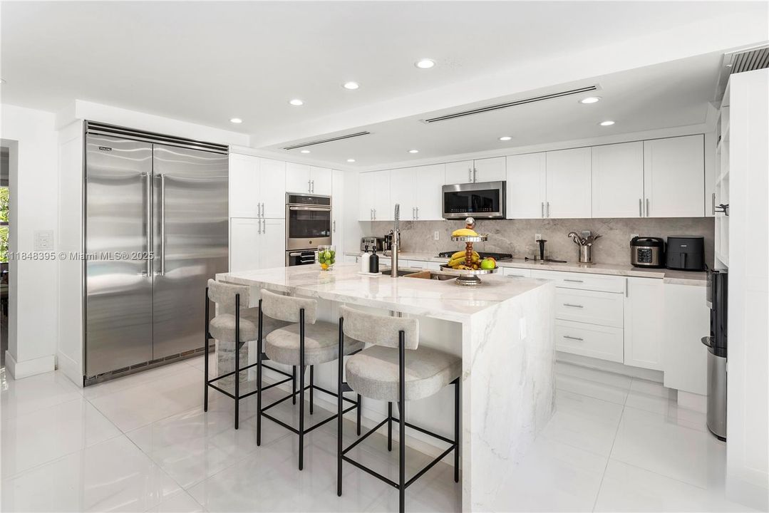 For Sale: $2,650,000 (5 beds, 4 baths, 2962 Square Feet)
