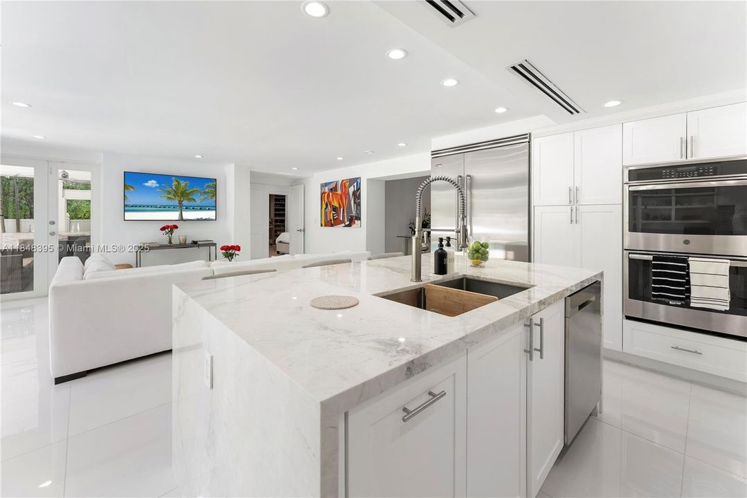 For Sale: $2,650,000 (5 beds, 4 baths, 2962 Square Feet)