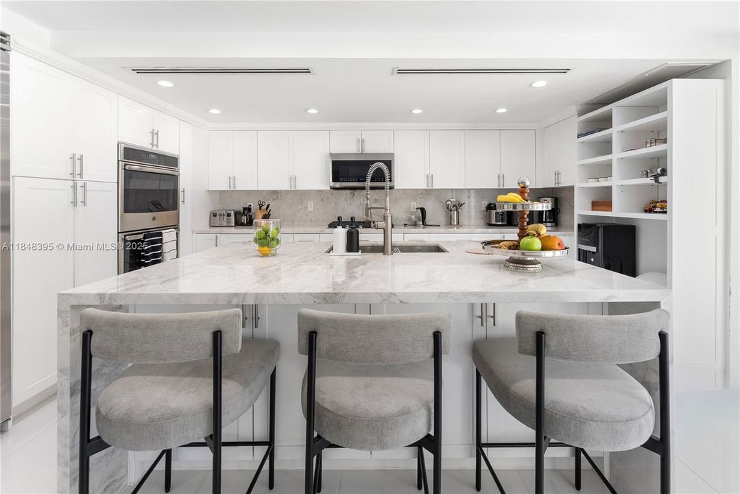 For Sale: $2,650,000 (5 beds, 4 baths, 2962 Square Feet)