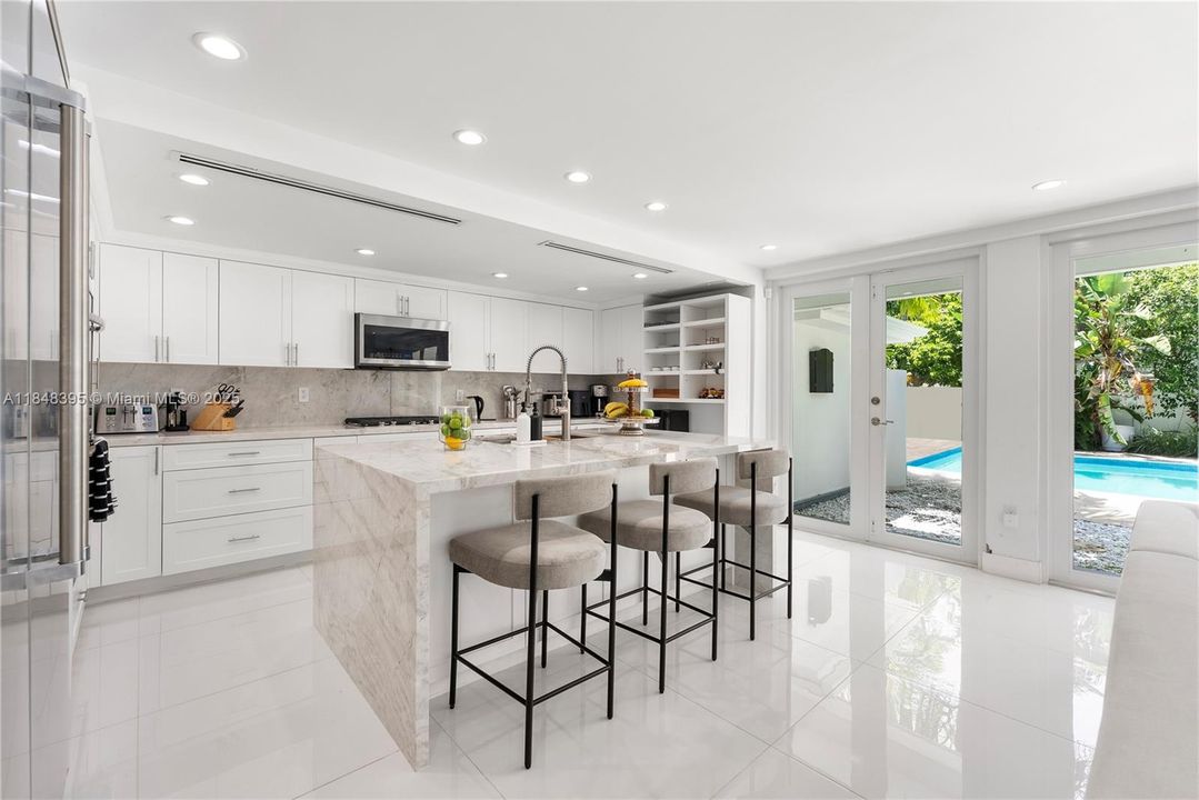 For Sale: $2,650,000 (5 beds, 4 baths, 2962 Square Feet)