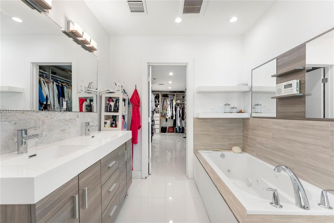 For Sale: $2,650,000 (5 beds, 4 baths, 2962 Square Feet)