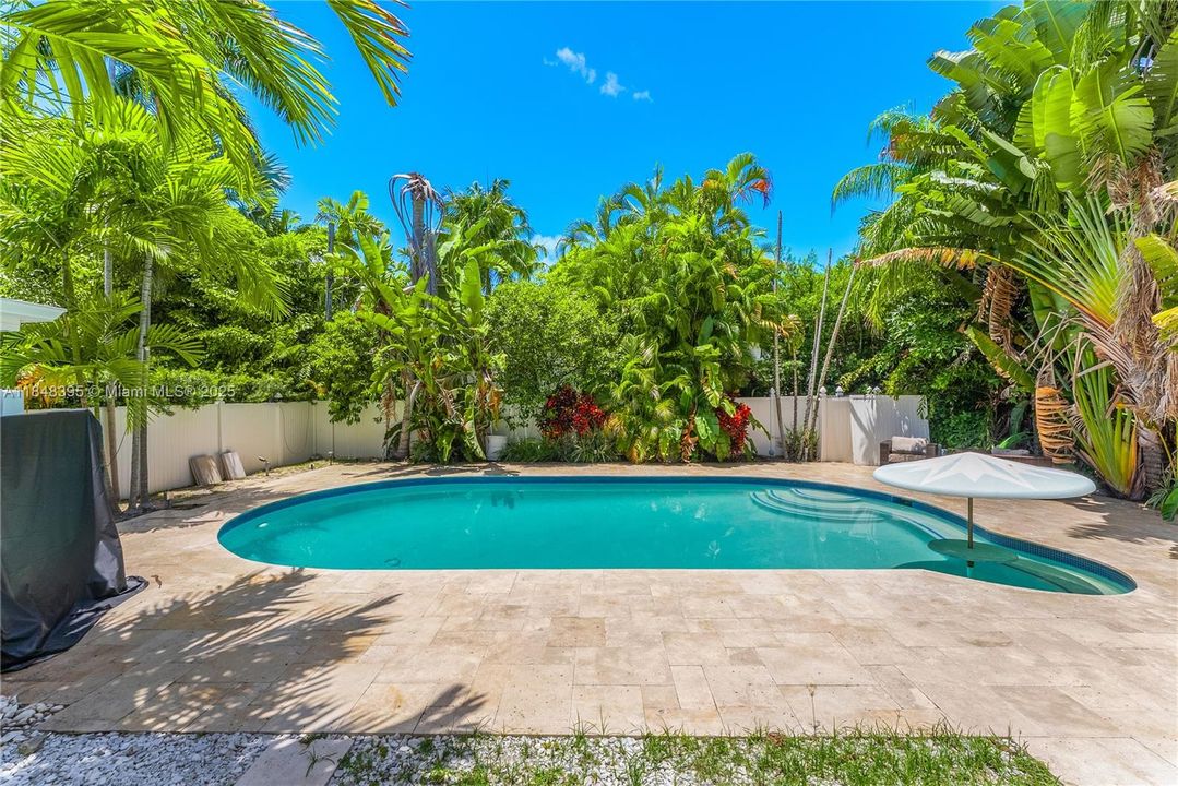 For Sale: $2,650,000 (5 beds, 4 baths, 2962 Square Feet)