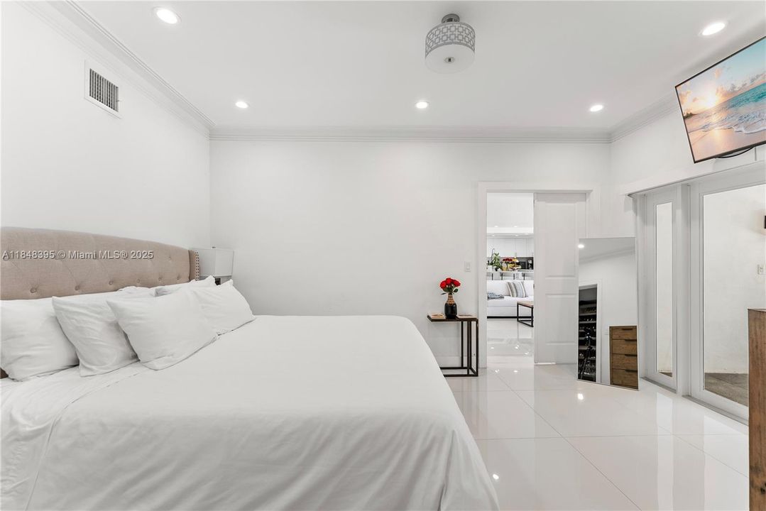 For Sale: $2,650,000 (5 beds, 4 baths, 2962 Square Feet)